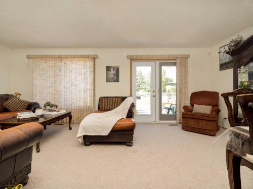 2501 & 2503 24 Street, Coaldale, AB - Indoor Photo Showing Living Room