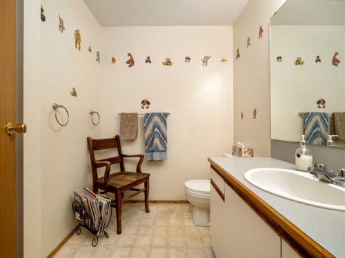2501 & 2503 24 Street, Coaldale, AB - Indoor Photo Showing Bathroom