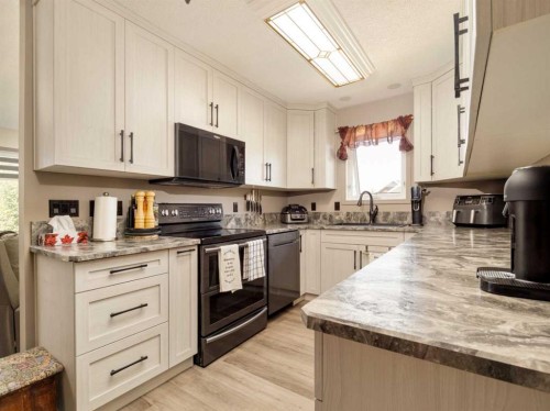 2501 & 2503 24 Street, Coaldale, AB - Indoor Photo Showing Kitchen