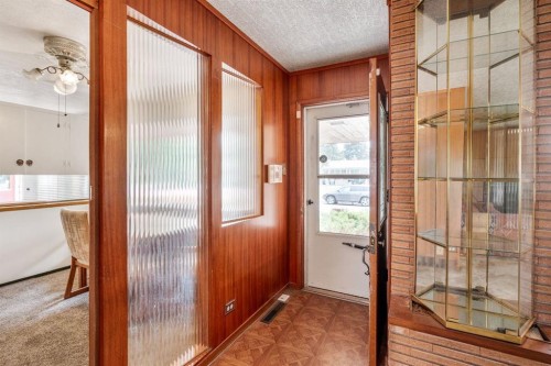 1301 15 Avenue South, Lethbridge, AB - Indoor Photo Showing Other Room