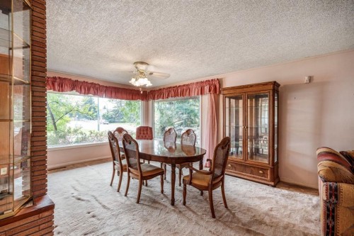 1301 15 Avenue South, Lethbridge, AB - Indoor Photo Showing Dining Room