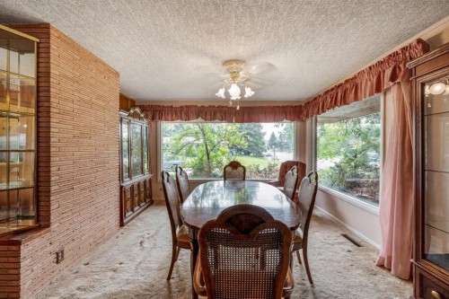 1301 15 Avenue South, Lethbridge, AB - Indoor Photo Showing Dining Room