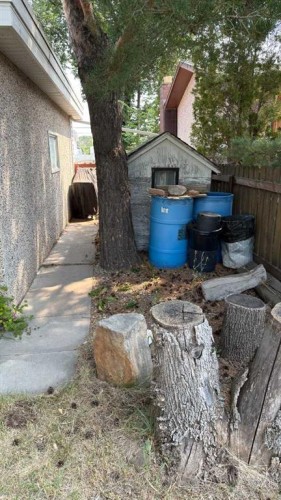 2128 22 Street, Coaldale, AB - Outdoor