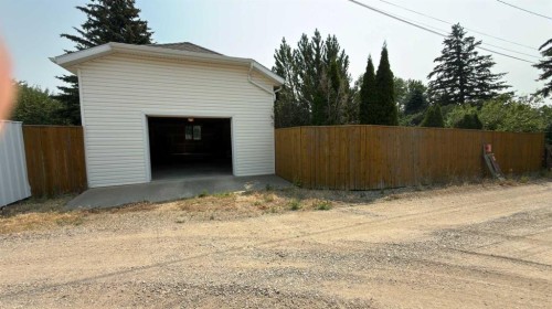 2128 22 Street, Coaldale, AB - Outdoor