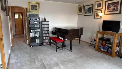 2128 22 Street, Coaldale, AB - Indoor Photo Showing Other Room