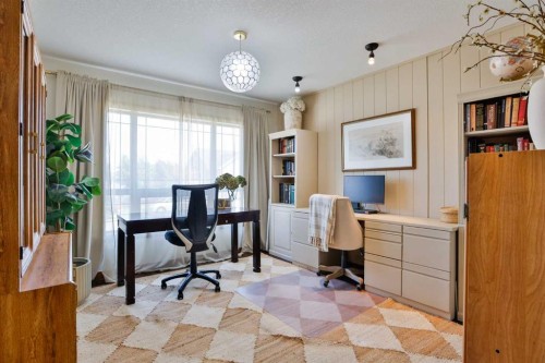 304 S 150 W, Raymond, AB - Indoor Photo Showing Office