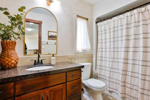 304 S 150 W, Raymond, AB - Indoor Photo Showing Bathroom
