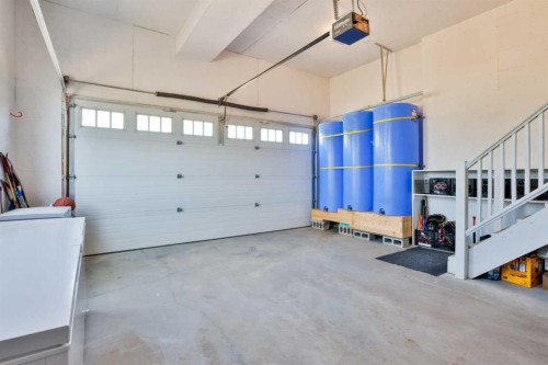 304 S 150 W, Raymond, AB - Indoor Photo Showing Garage