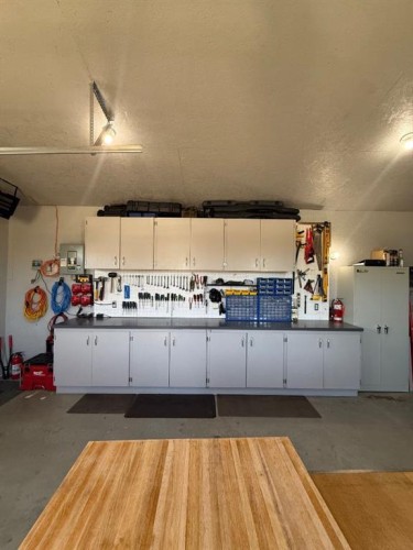 304 S 150 W, Raymond, AB - Indoor Photo Showing Garage