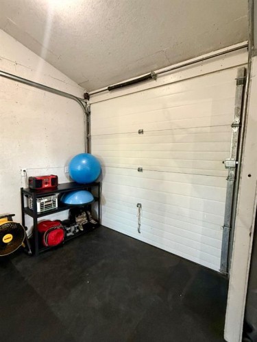 304 S 150 W, Raymond, AB - Indoor Photo Showing Garage
