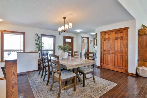 304 S 150 W, Raymond, AB - Indoor Photo Showing Dining Room