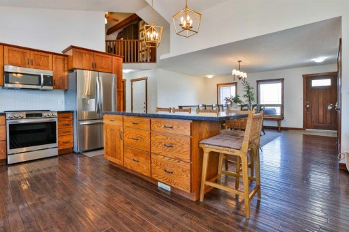 304 S 150 W, Raymond, AB - Indoor Photo Showing Kitchen With Stainless Steel Kitchen