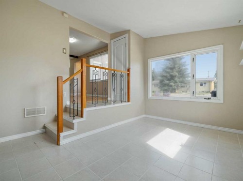 505 Centennial Avenue, Picture Butte, AB - Indoor Photo Showing Other Room