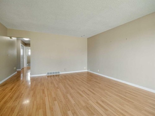 505 Centennial Avenue, Picture Butte, AB - Indoor Photo Showing Other Room