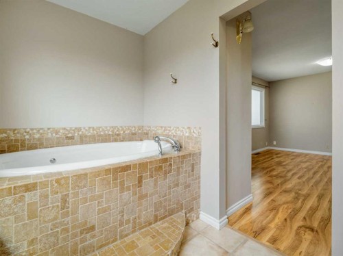 505 Centennial Avenue, Picture Butte, AB - Indoor Photo Showing Bathroom