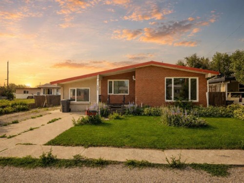 505 Centennial Avenue, Picture Butte, AB - Outdoor