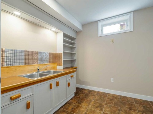505 Centennial Avenue, Picture Butte, AB - Indoor