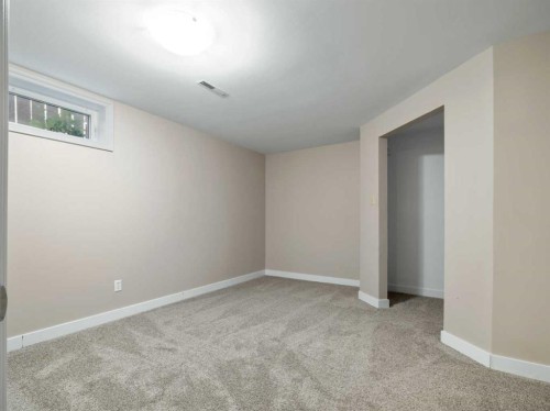 505 Centennial Avenue, Picture Butte, AB - Indoor Photo Showing Other Room