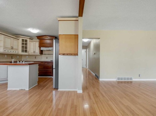 505 Centennial Avenue, Picture Butte, AB - Indoor Photo Showing Kitchen