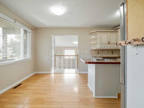 505 Centennial Avenue, Picture Butte, AB - Indoor Photo Showing Kitchen