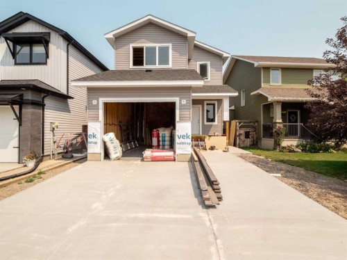 341 Westgate Crescent, Coaldale, AB - Outdoor With Facade