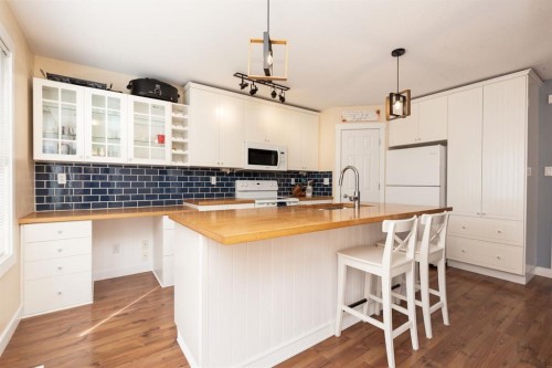 86 Riverstone Boulevard West, Lethbridge, AB - Indoor Photo Showing Kitchen