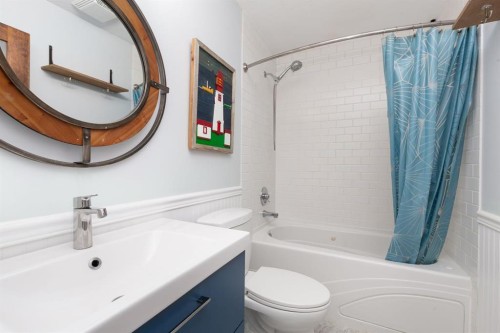 86 Riverstone Boulevard West, Lethbridge, AB - Indoor Photo Showing Bathroom