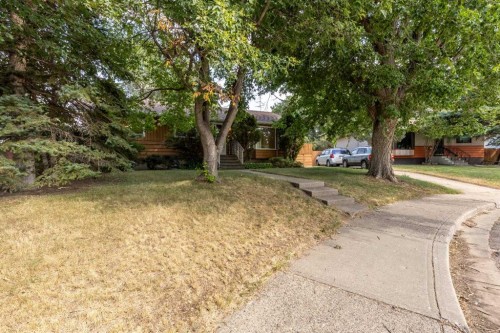 1005 17 Street North, Lethbridge, AB - Outdoor