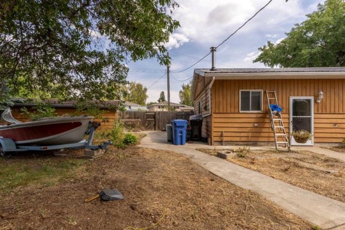 1005 17 Street North, Lethbridge, AB - Outdoor