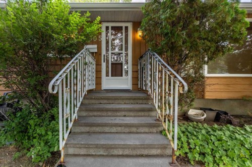 1005 17 Street North, Lethbridge, AB - Outdoor