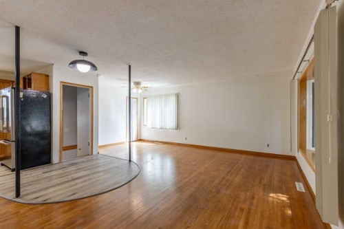 1005 17 Street North, Lethbridge, AB - Indoor Photo Showing Other Room