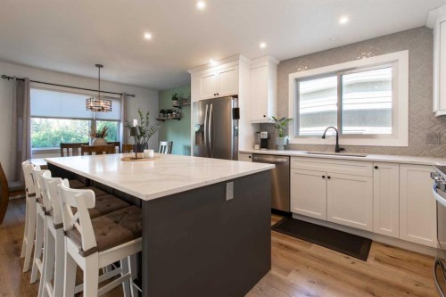 3621 Redwood Road South, Lethbridge, AB - Indoor Photo Showing Kitchen With Upgraded Kitchen