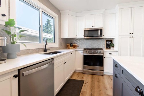 3621 Redwood Road South, Lethbridge, AB - Indoor Photo Showing Kitchen With Double Sink