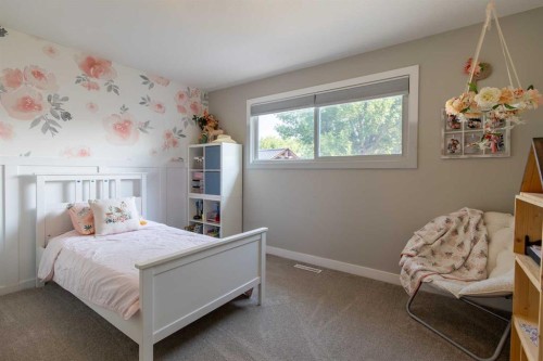 3621 Redwood Road South, Lethbridge, AB - Indoor Photo Showing Bedroom