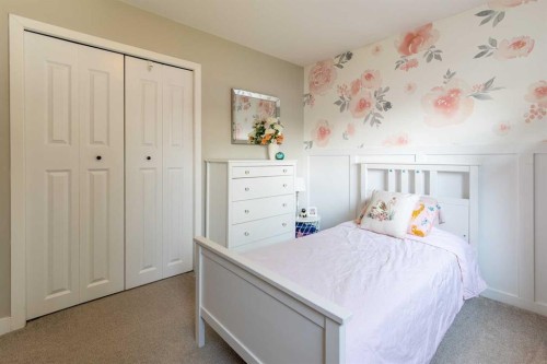 3621 Redwood Road South, Lethbridge, AB - Indoor Photo Showing Bedroom