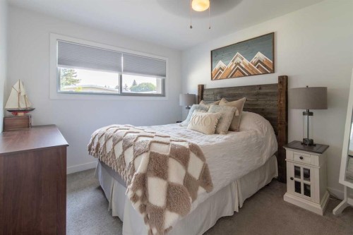 3621 Redwood Road South, Lethbridge, AB - Indoor Photo Showing Bedroom