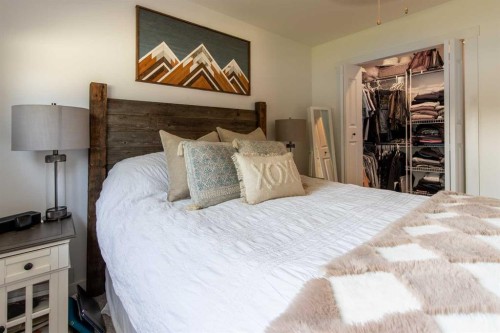 3621 Redwood Road South, Lethbridge, AB - Indoor Photo Showing Bedroom