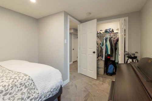3621 Redwood Road South, Lethbridge, AB - Indoor Photo Showing Bedroom