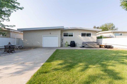 3621 Redwood Road South, Lethbridge, AB - Outdoor