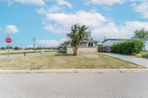 755 East Avenue, Pincher Creek, AB - Outdoor