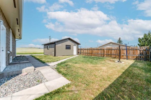 755 East Avenue, Pincher Creek, AB - Outdoor