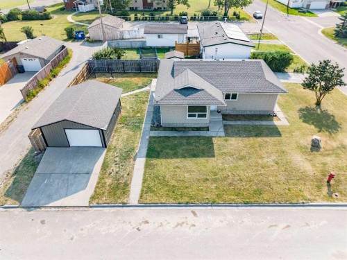 755 East Avenue, Pincher Creek, AB - Outdoor