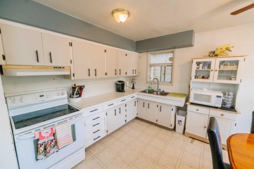 2305 7 Avenue North, Lethbridge, AB - Indoor Photo Showing Kitchen With Double Sink