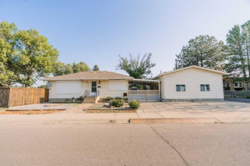 2305 7 Avenue NORTH Lethbridge, AB T1H 0Z2