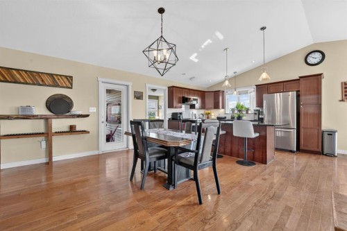 65004 Range Road 19-5, Stirling, AB - Indoor Photo Showing Dining Room