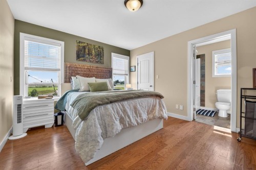 65004 Range Road 19-5, Stirling, AB - Indoor Photo Showing Bedroom
