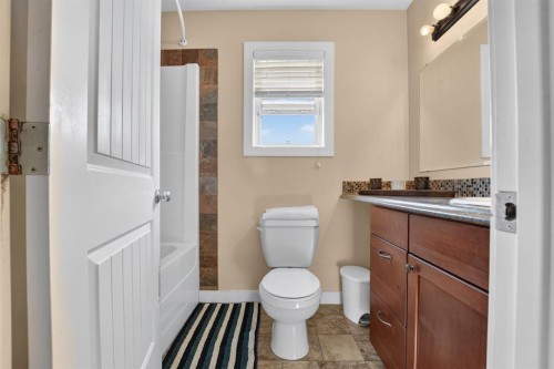 65004 Range Road 19-5, Stirling, AB - Indoor Photo Showing Bathroom