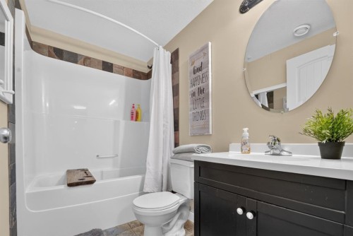 65004 Range Road 19-5, Stirling, AB - Indoor Photo Showing Bathroom