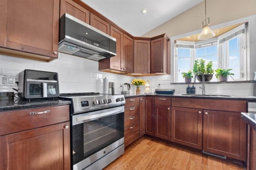 65004 Range Road 19-5, Stirling, AB - Indoor Photo Showing Kitchen