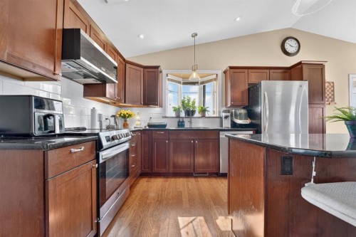 65004 Range Road 19-5, Stirling, AB - Indoor Photo Showing Kitchen